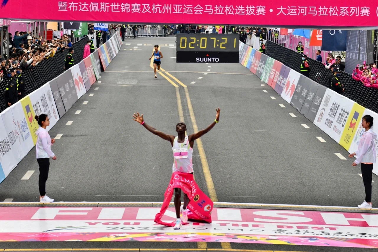 开云体育在线-包含亚洲精英对决：东亚豪强角逐蓝天之巅的词条