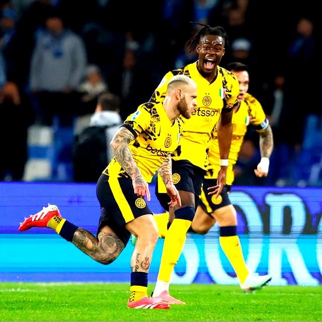 那不勒斯助攻王表现抢眼，助球队连胜的简单介绍