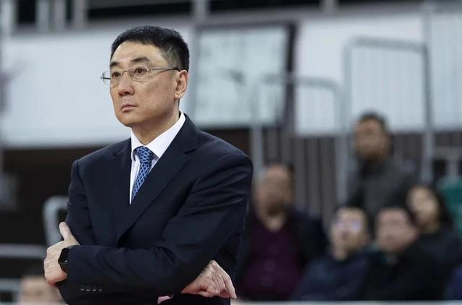 火箭队中锋遭受恶意犯规，球队要求联盟裁判进行调查处理的简单介绍