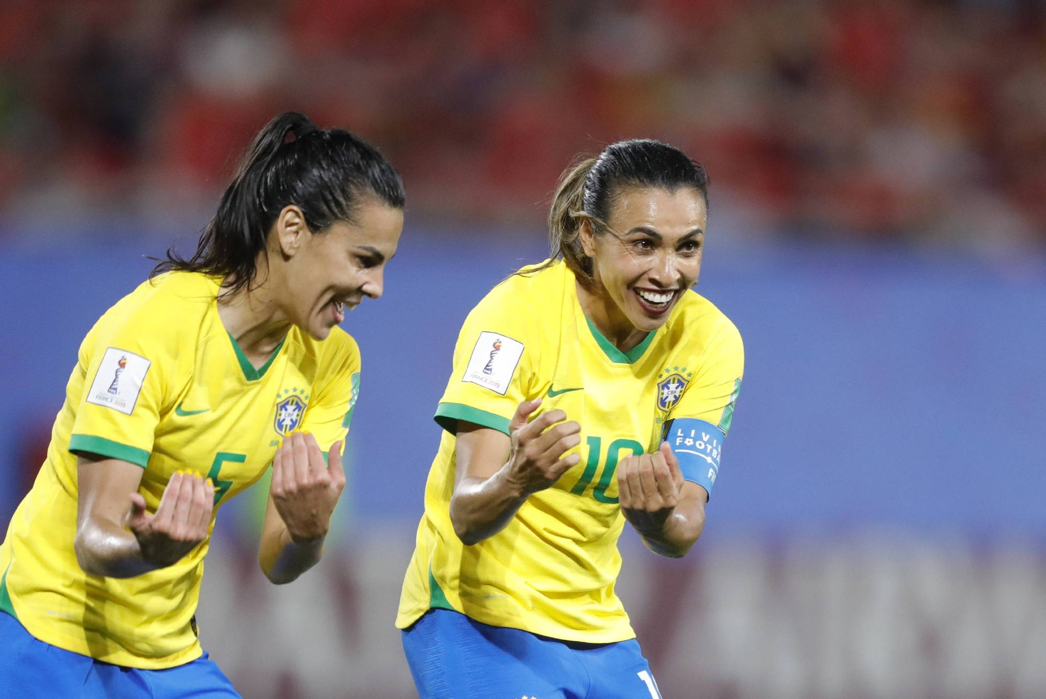 开云体育在线-包含国际女足比赛中，各国队员展现出色技术和团队合作的词条