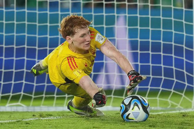 德国足球队在关键时刻展现实力，取得胜利