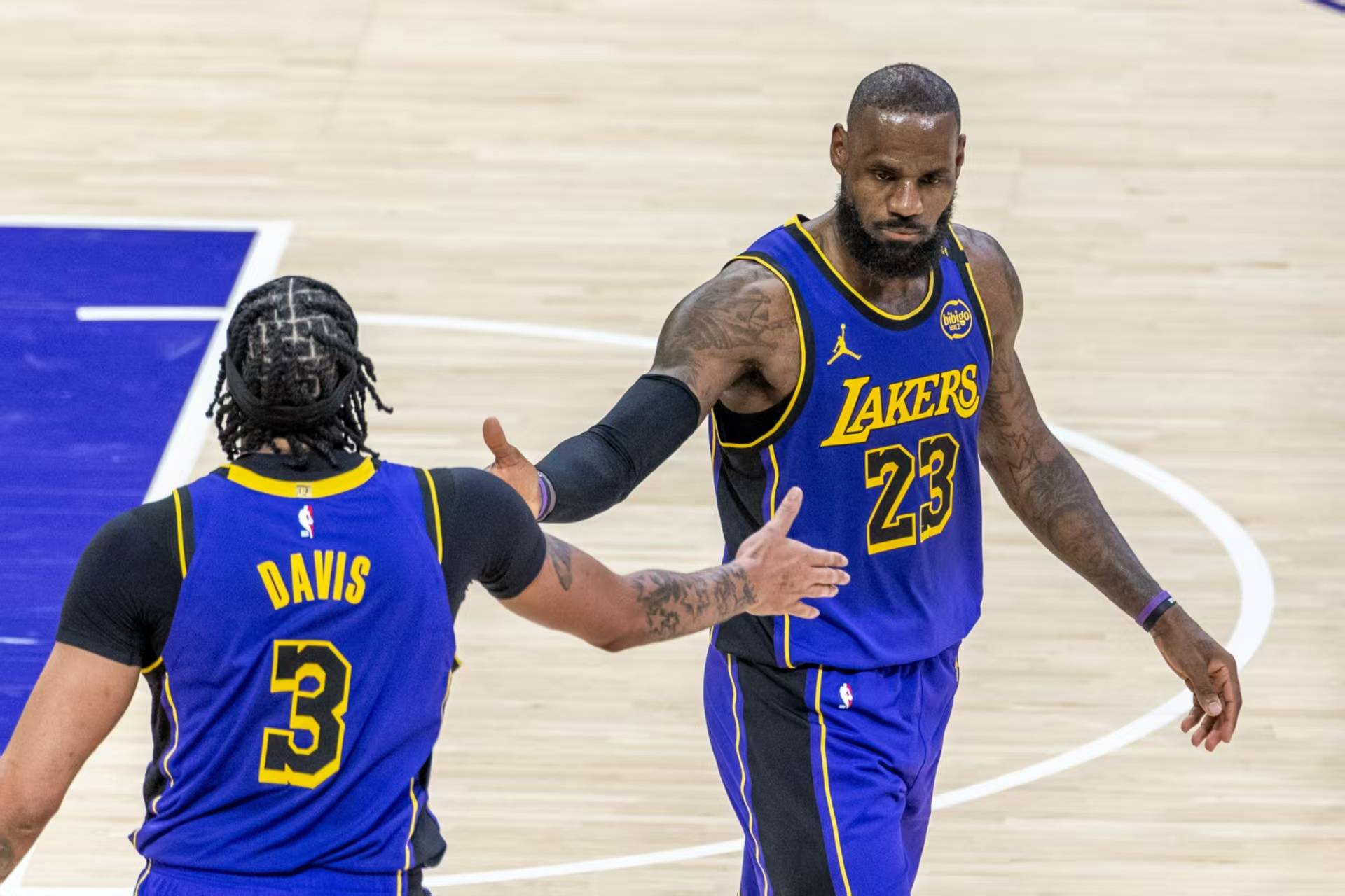 开云体育官方网站-威金斯交易成传真，湖人队迎来新伙伴的简单介绍