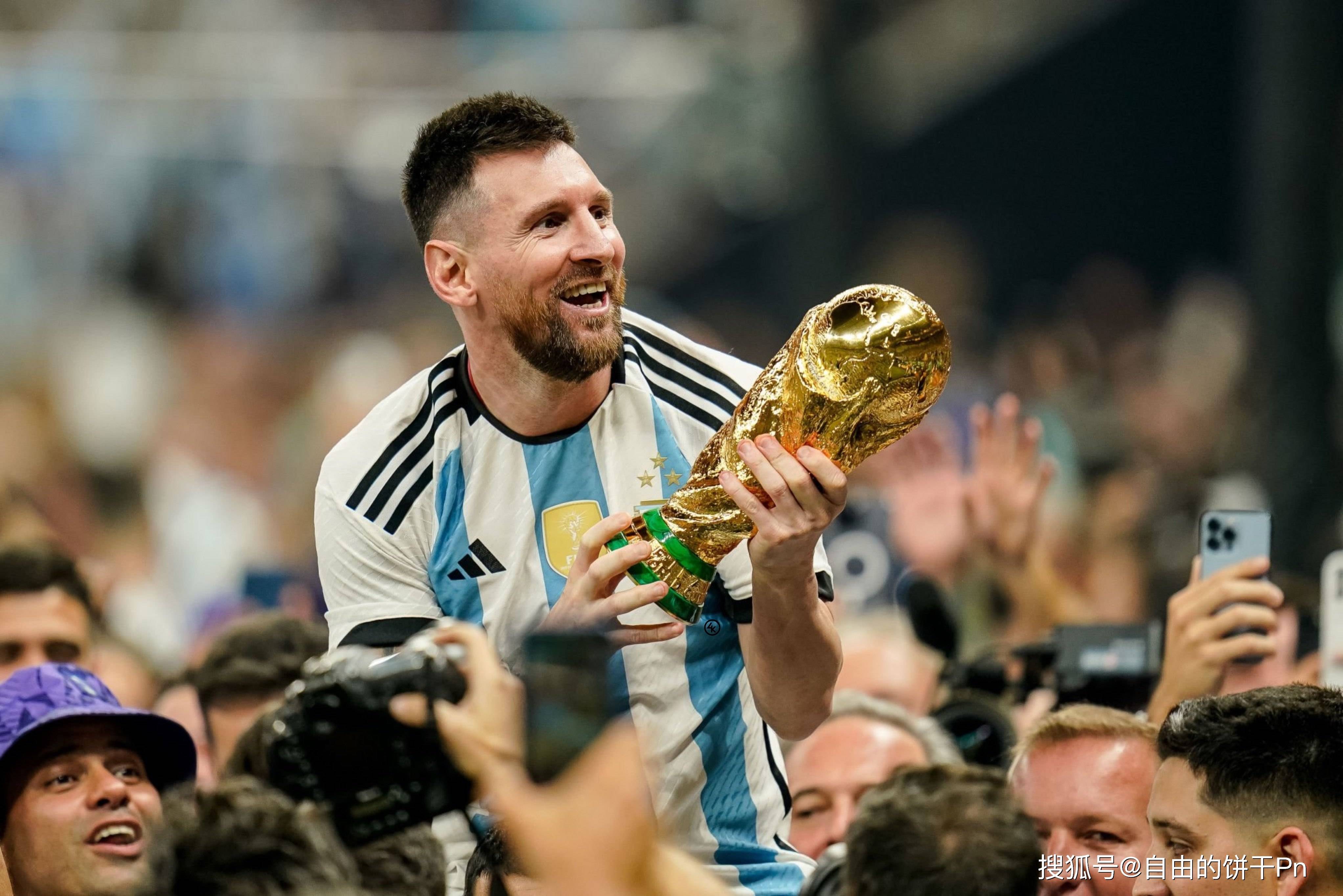 梅西C罗退役压轴对决：全球球迷共同见证的简单介绍