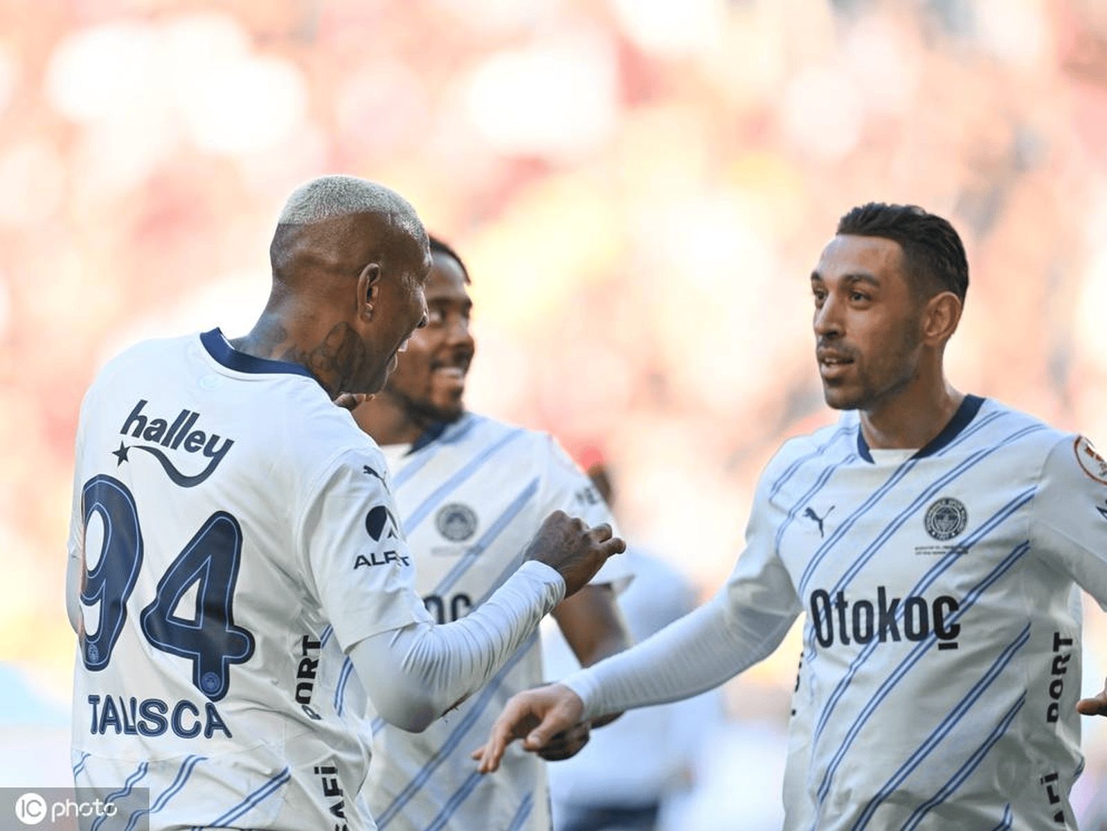 包含梅斯塔利亚球员自信表现，取得连胜丰硕战果的词条