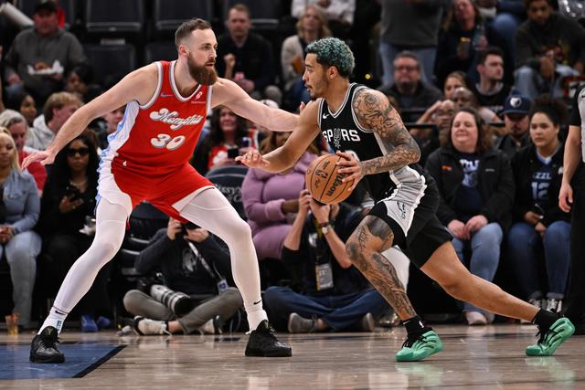 马刺赢下灰熊，再次进入季后赛区