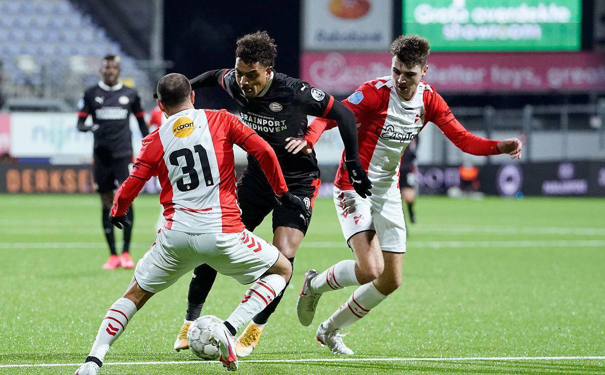 包含摩纳哥客场胜瓦朗谢纳，追赶前列球队的词条