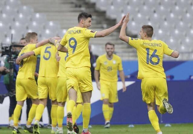 包含乌克兰主场大胜塞尔维亚，稳居榜首的词条