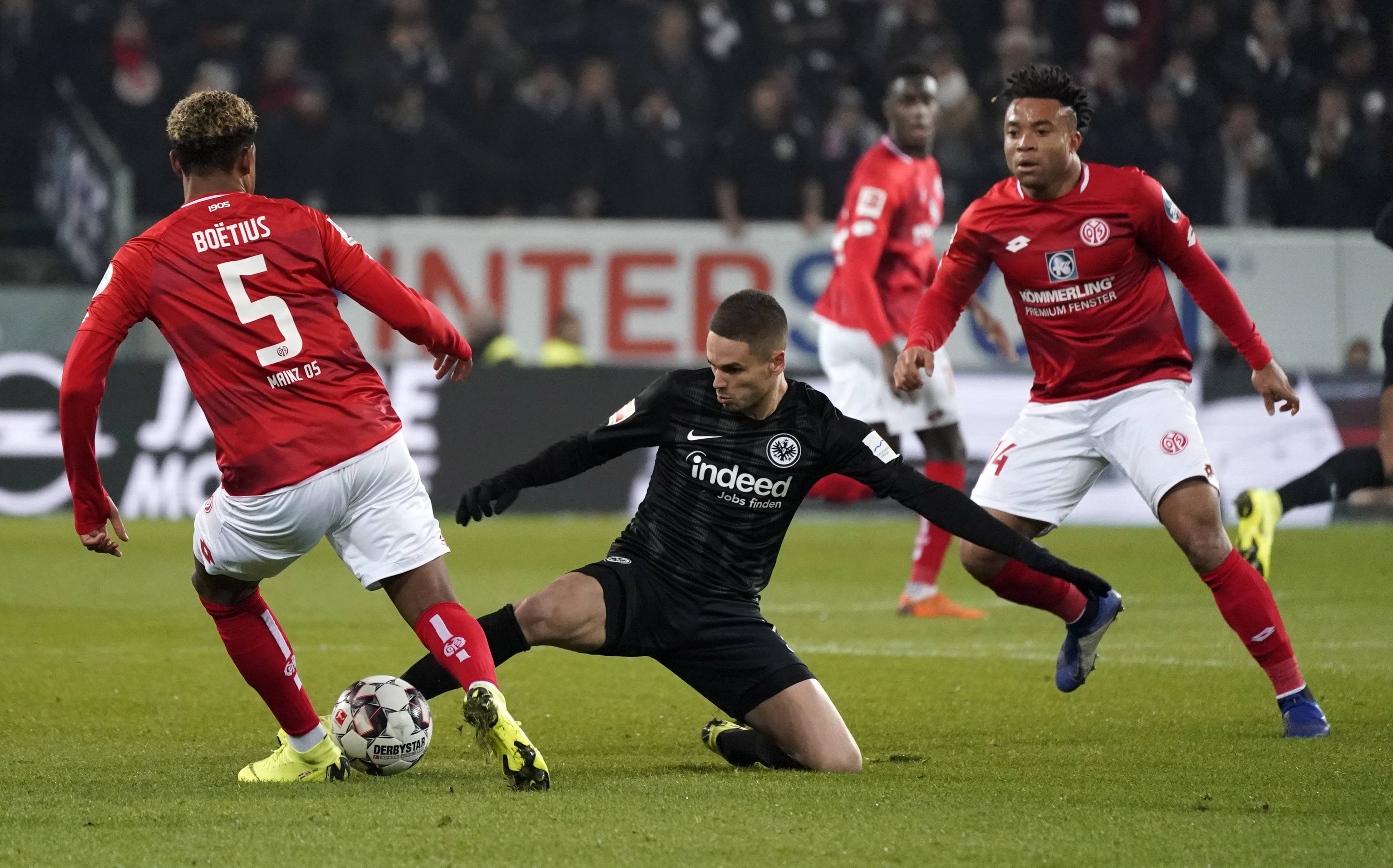 包含霍芬海姆客场获胜，继续稳居德甲榜首的词条