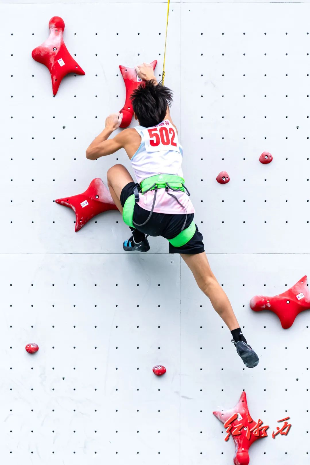 精彩瞬间再现，赛场情绪高涨的简单介绍