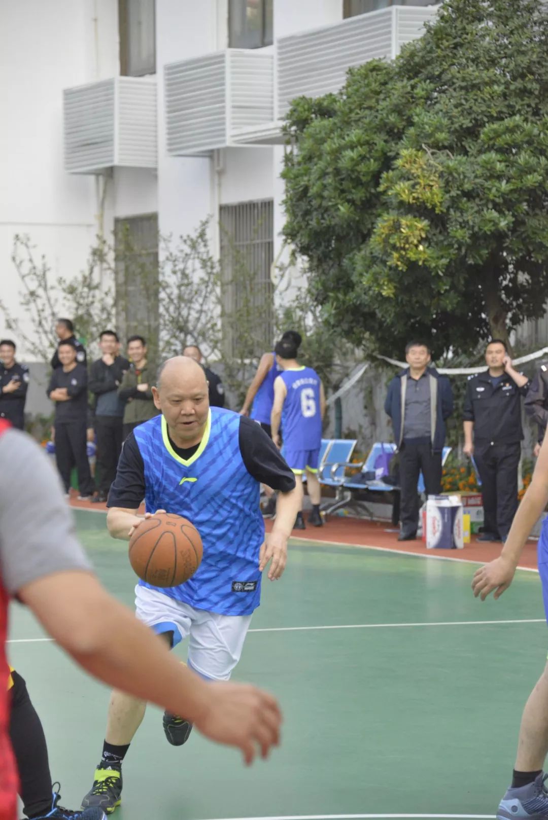 队伍豪情决胜，向着冠军发起进攻