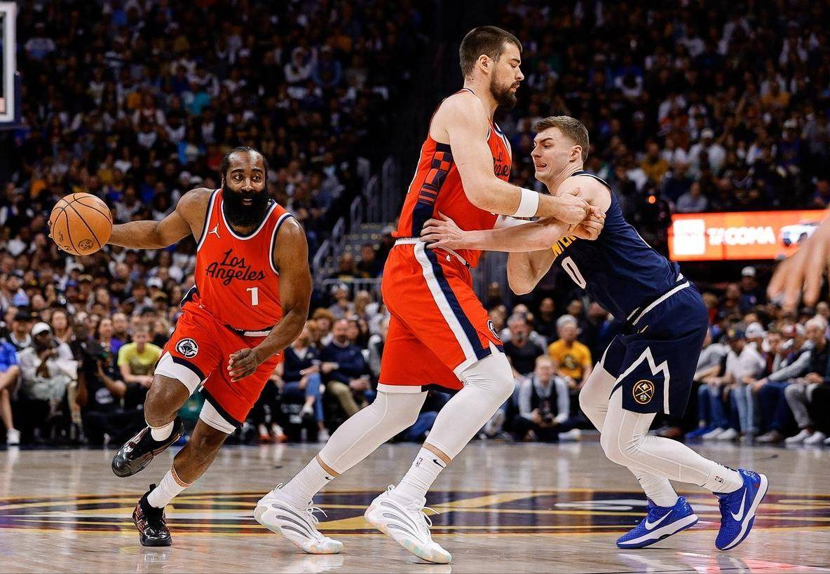 开云体育官网-猛龙队新晋球员逐渐融入球队，成为助力