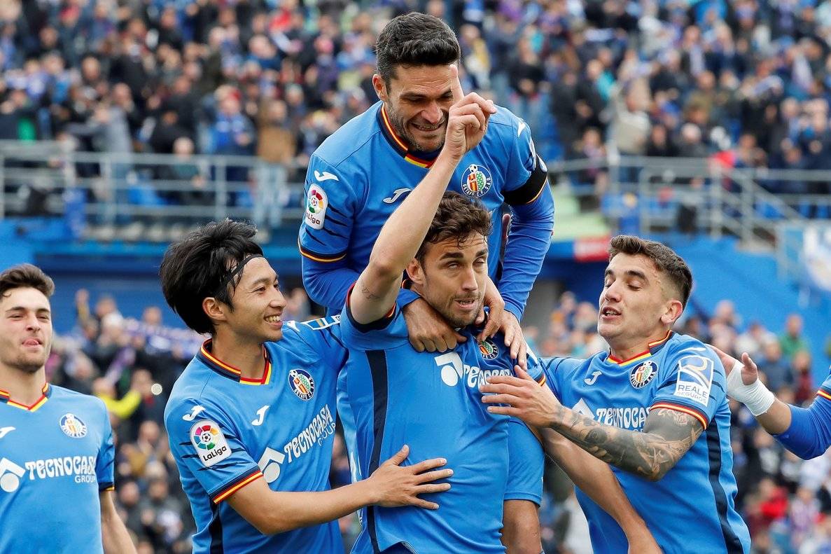 包含赫罗纳客场抗争力强，险胜对手的词条