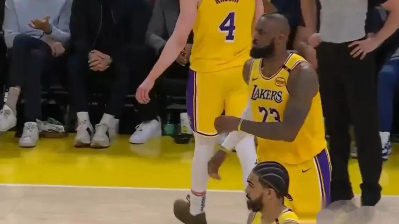 墨西哥女足豪取胜利，士气高涨