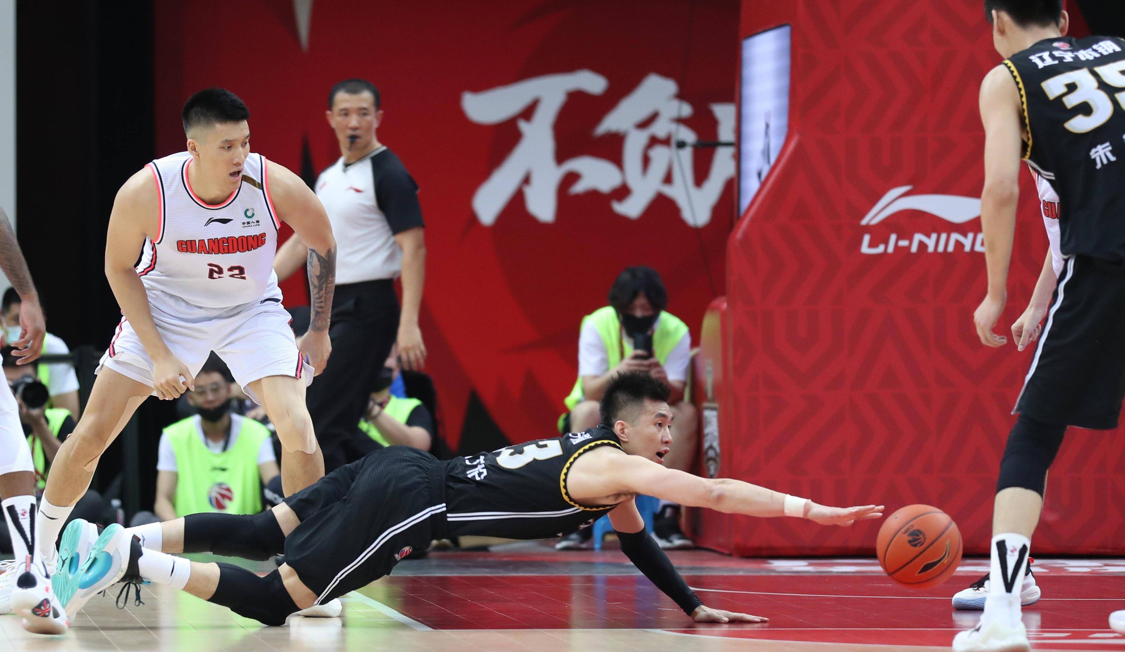 关于国内篮球赛事近日引发热议，球迷掀起狂热潮流的信息