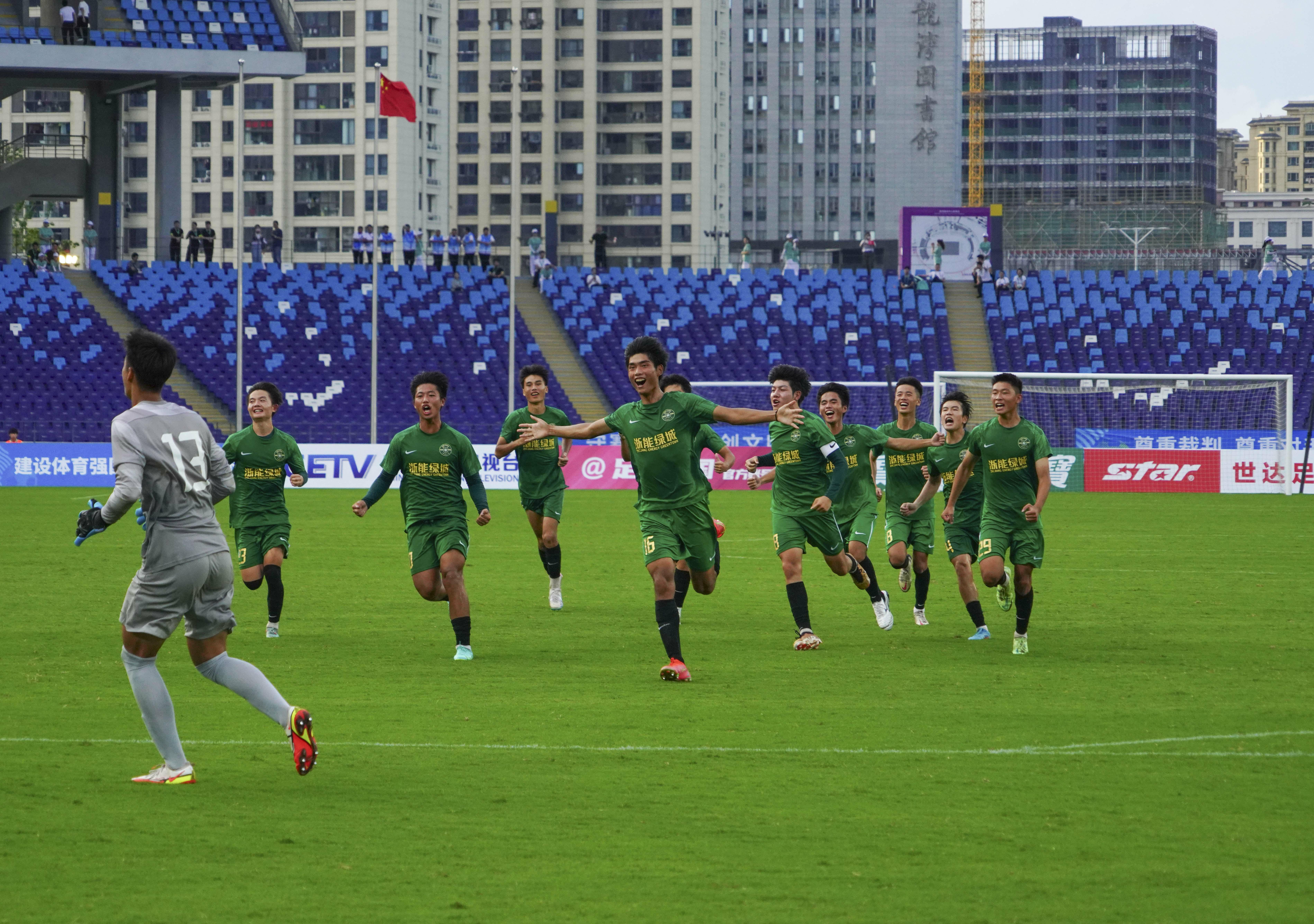 开云官网-足球赛场上的技战术较量令人着迷