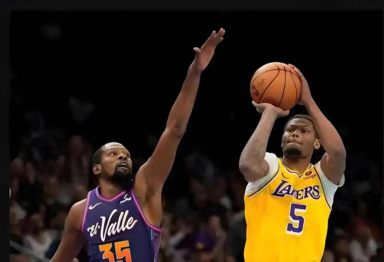 篮球明星犹如闪电般突破，夺冠