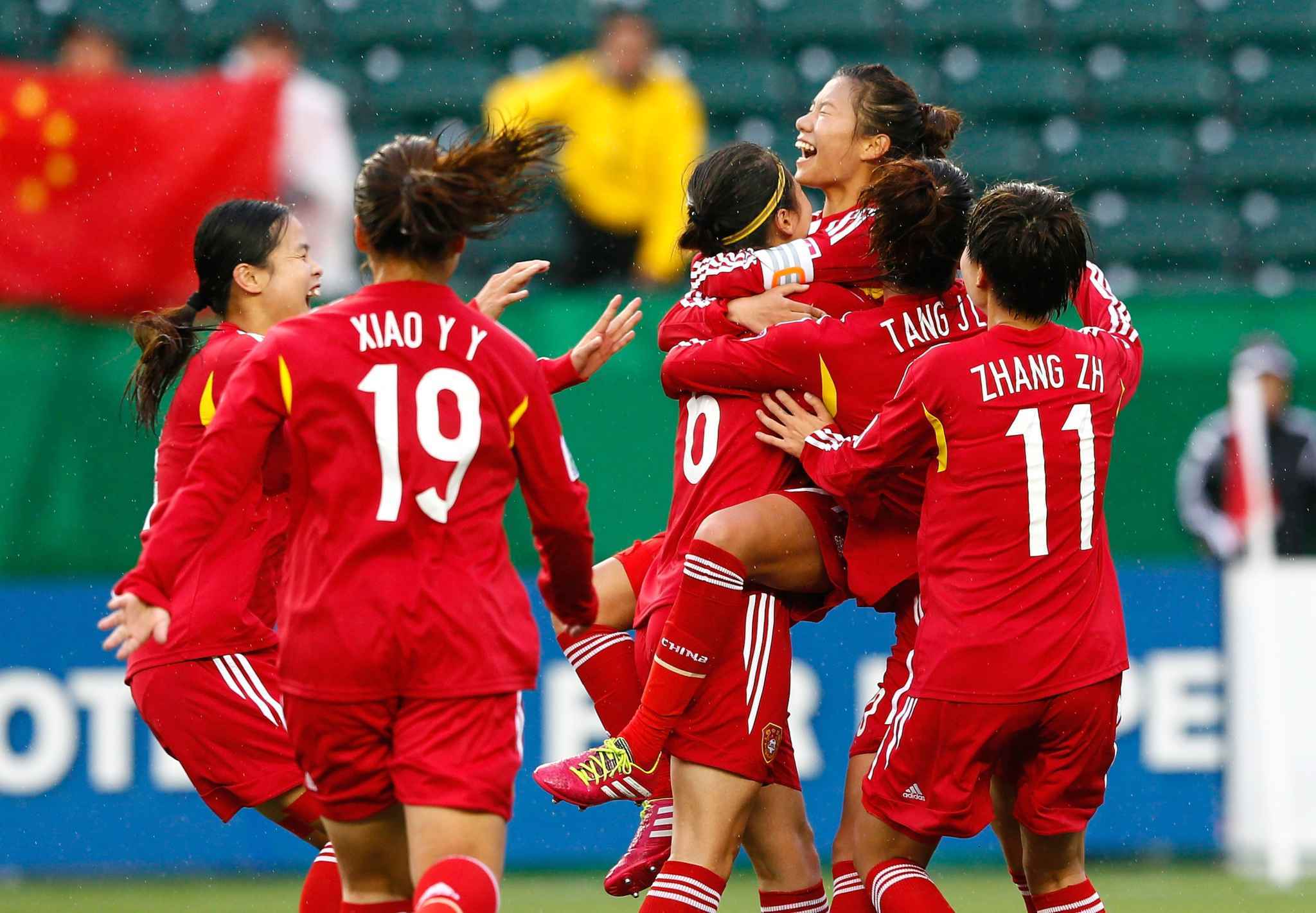 开云体育登录-中国女足世界杯冠军奖杯盛大颁奖典礼现场热闹非凡的简单介绍