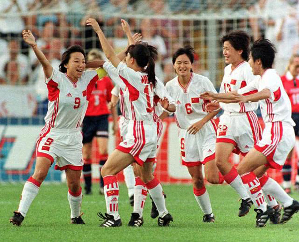 中国女足世界杯冠军奖杯盛大颁奖典礼现场热闹非凡的简单介绍