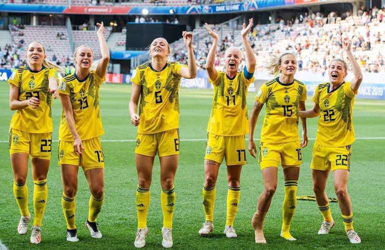 欧洲女足赛事呈现激烈对决