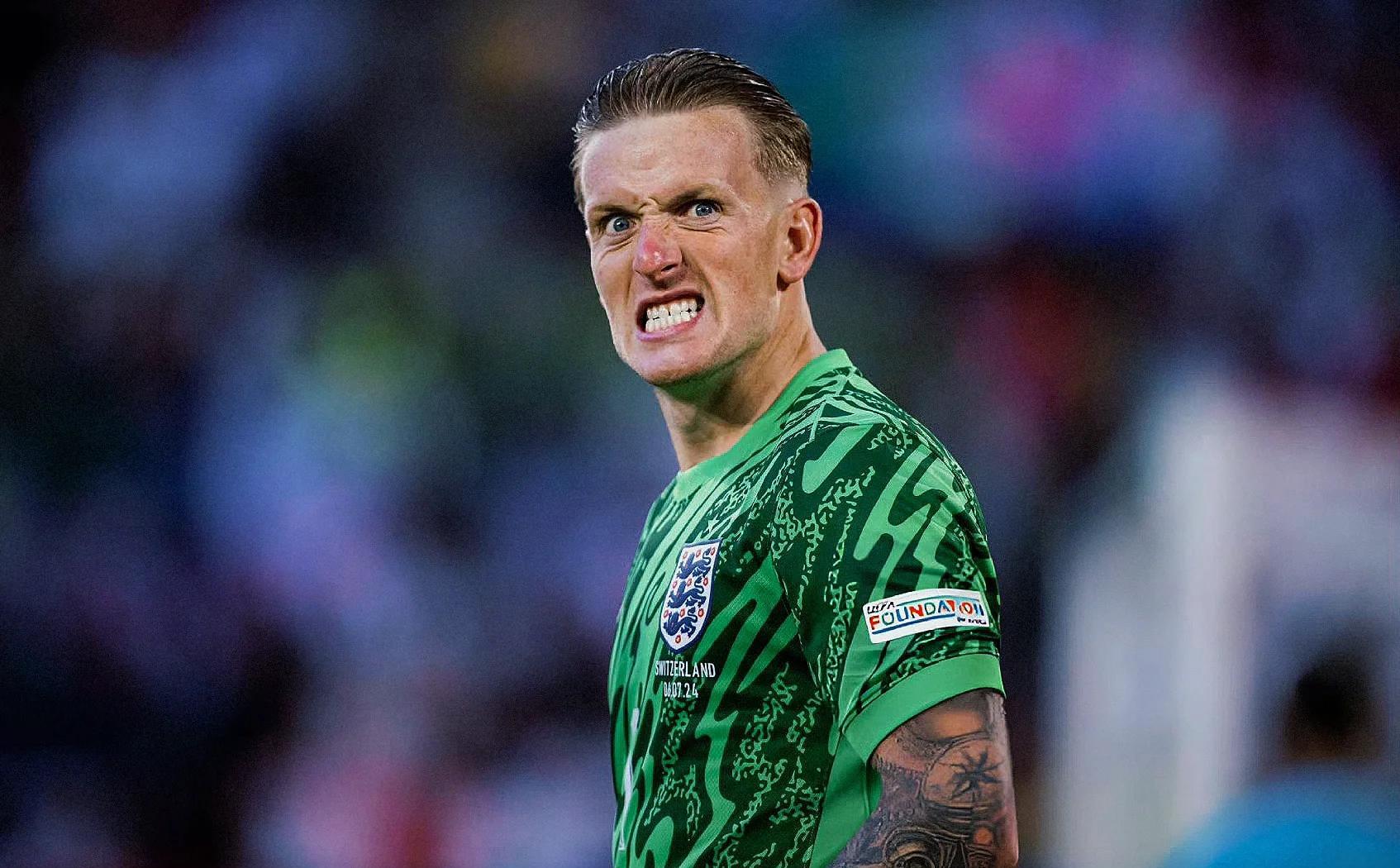 德国门将关键扑出点球保平局