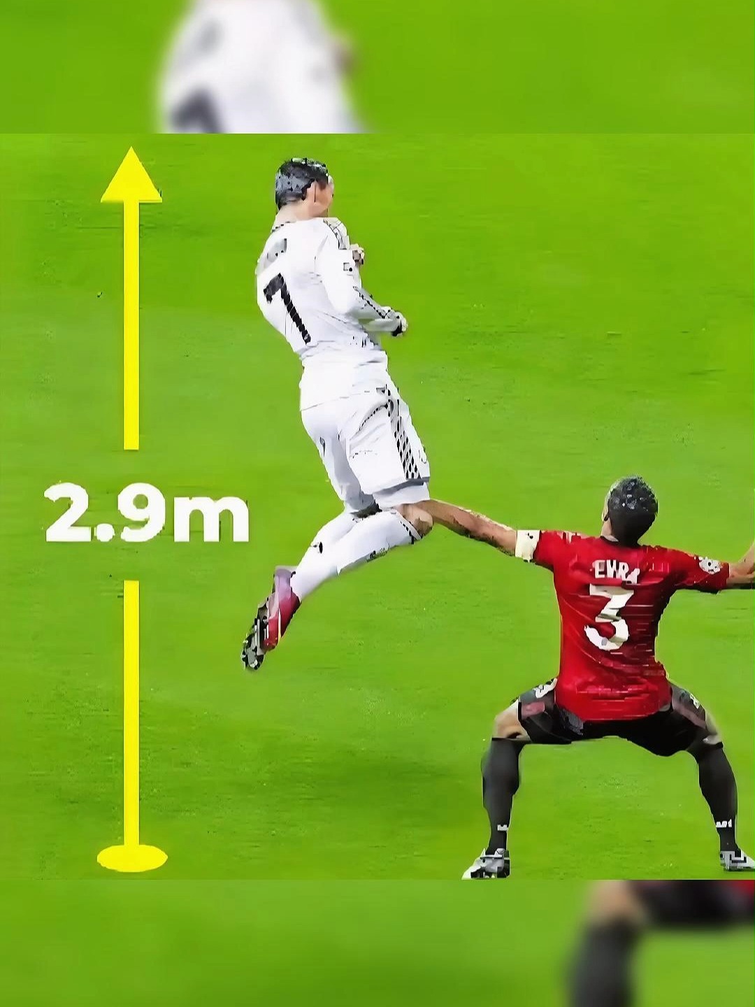 足球赛场上的激烈角逐让人扣人心弦