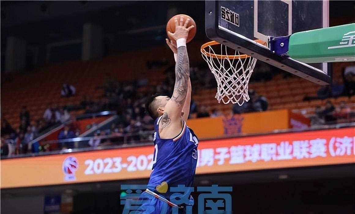 开云体育平台APP-包含沙尔克后卫连续场比赛无失球，被誉为防守利器的词条