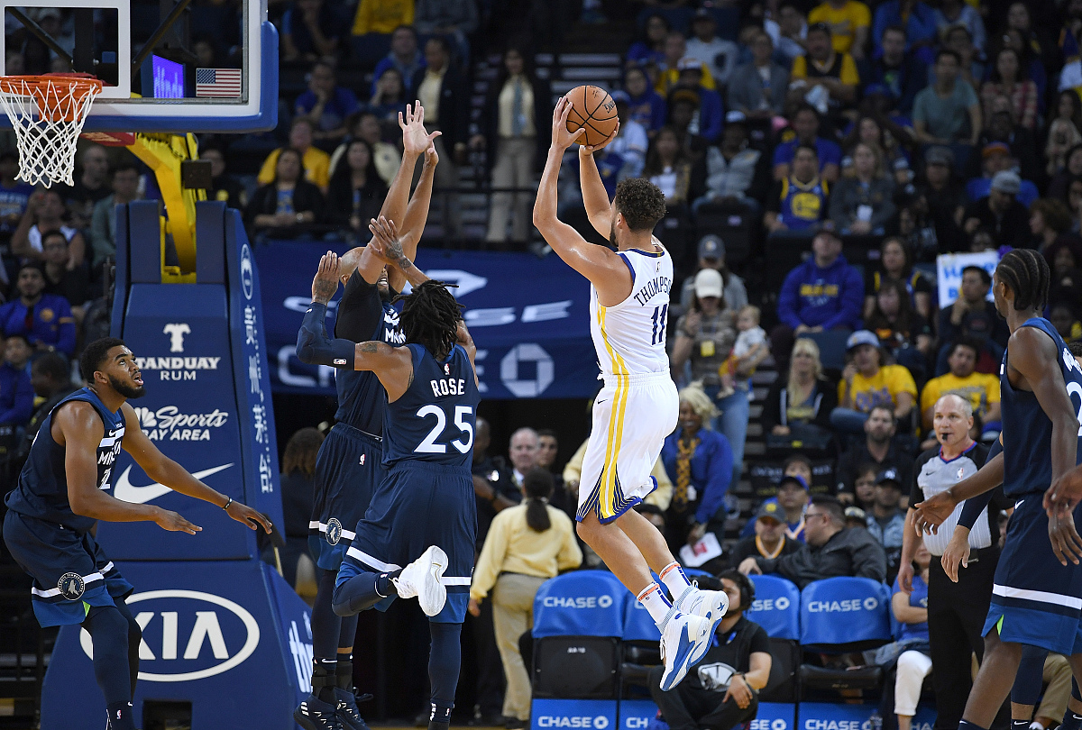 球员个人表现抢眼，为球队夺得胜利贡献力量