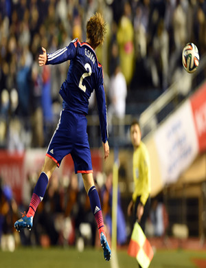 包含河南建业战平重庆力帆，艰难保住不败纪录的词条