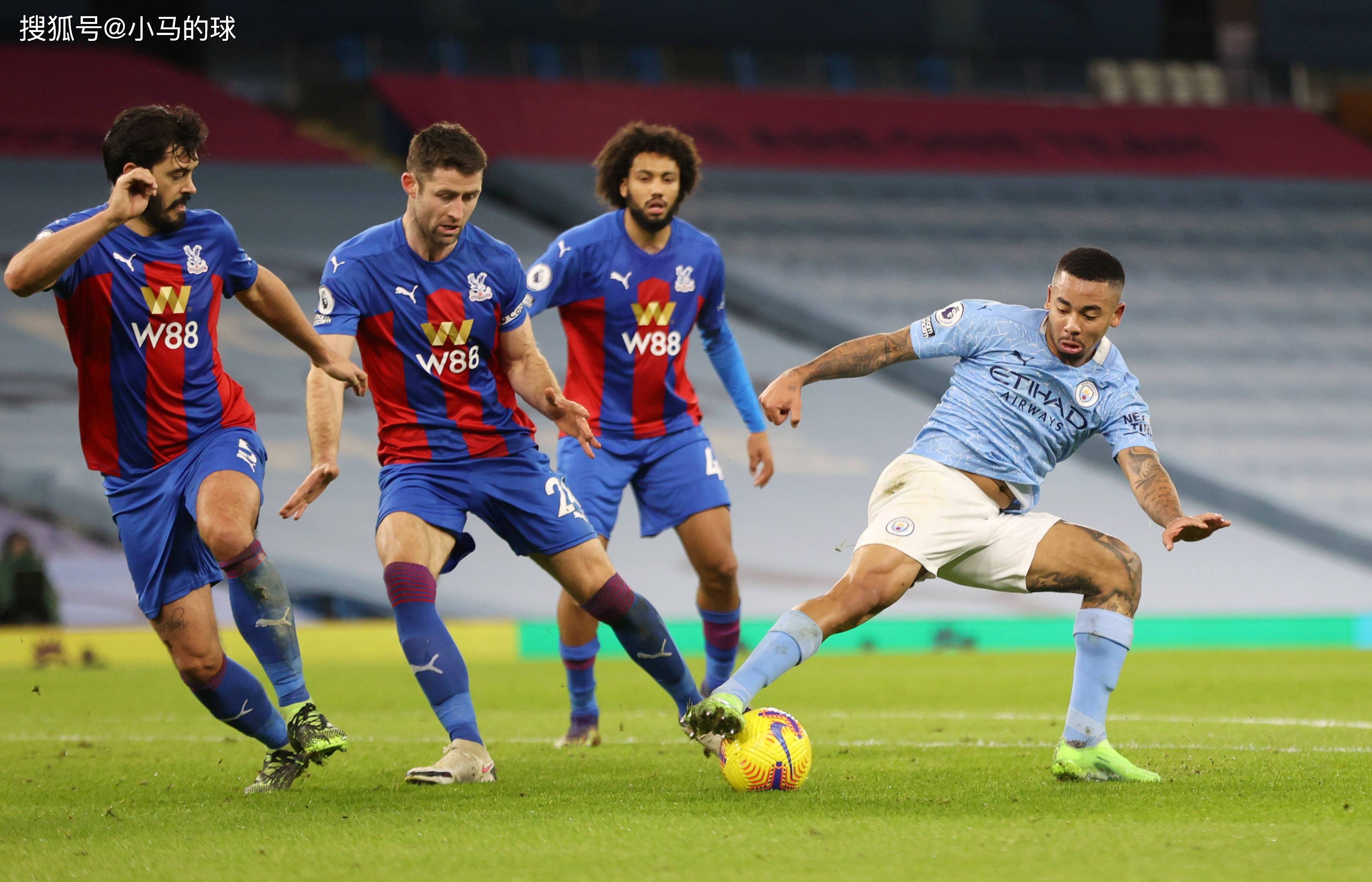 曼城主场击败阿斯顿维拉，领先优势扩大