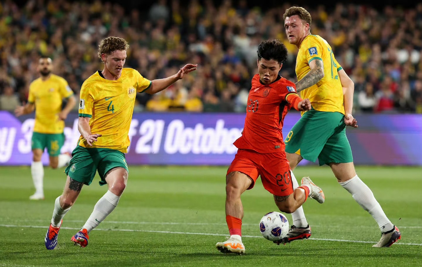 包含塞维利亚客场战胜赫塔菲，三分入袋的词条