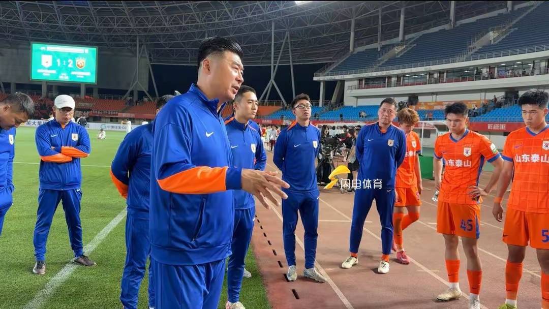 球队备战新赛季，教练团队成员介绍