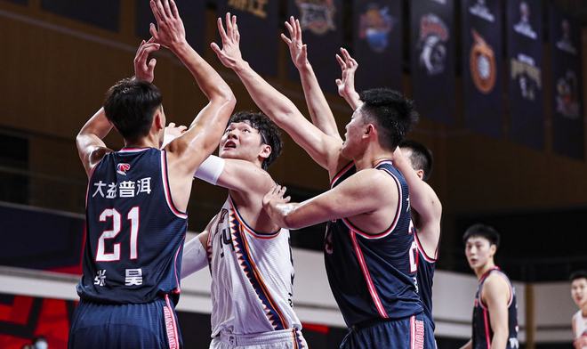 开云体育下载-广东队小胜两连胜，晋级季后赛又近一步