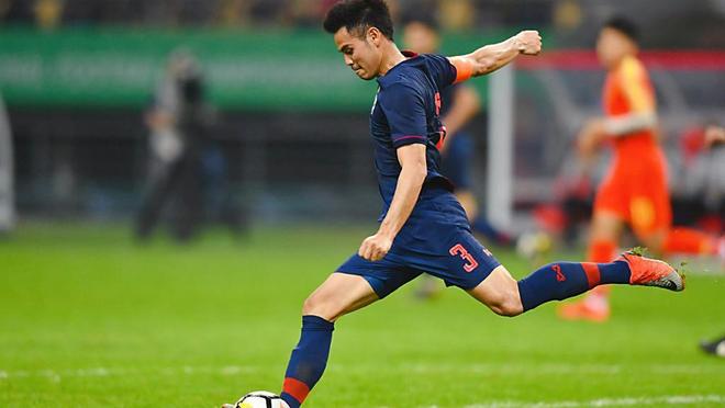 球队备战全力出击，决胜关头士气高昂