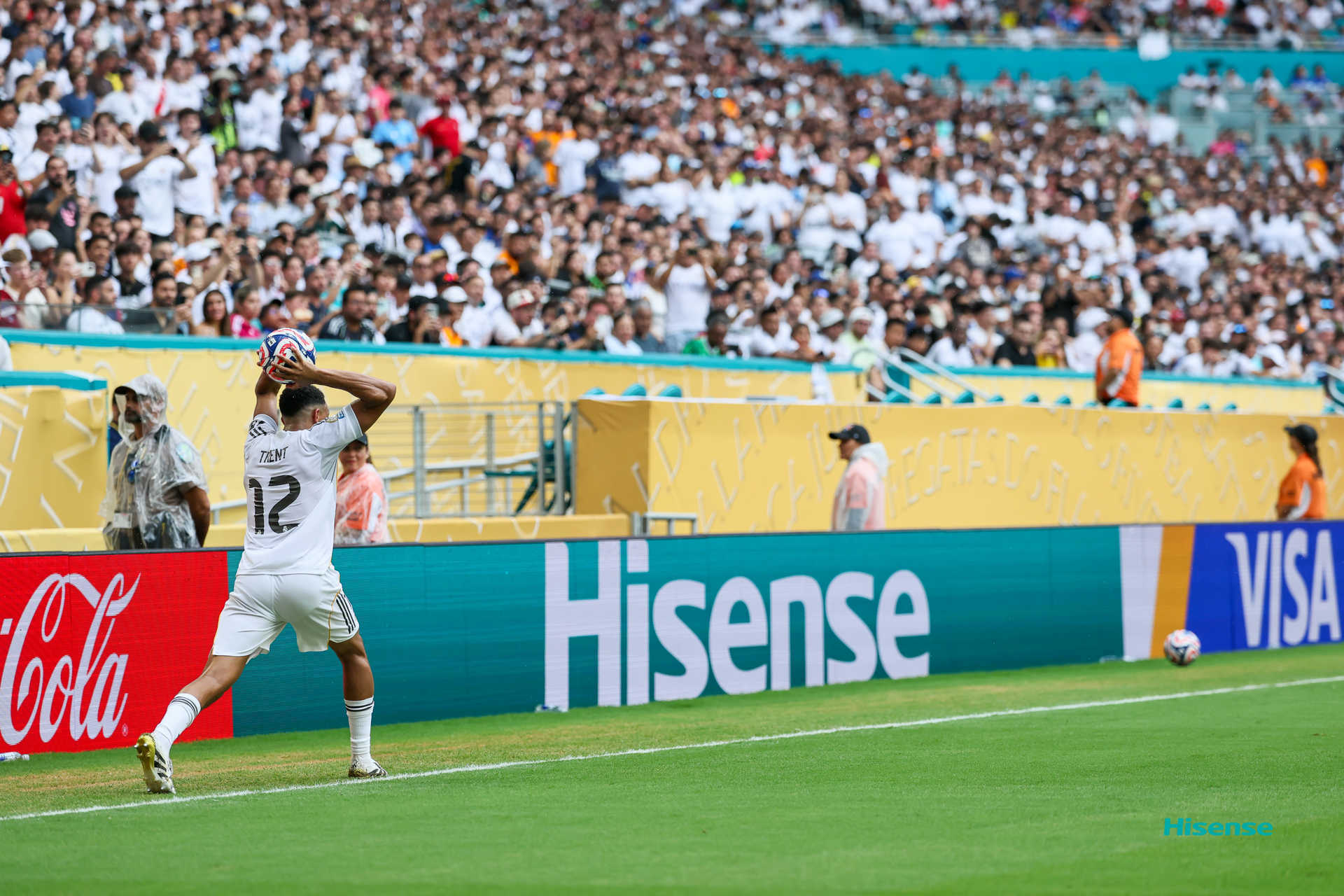 意甲劲旅取得胜利，继续在联赛中保持领先地位