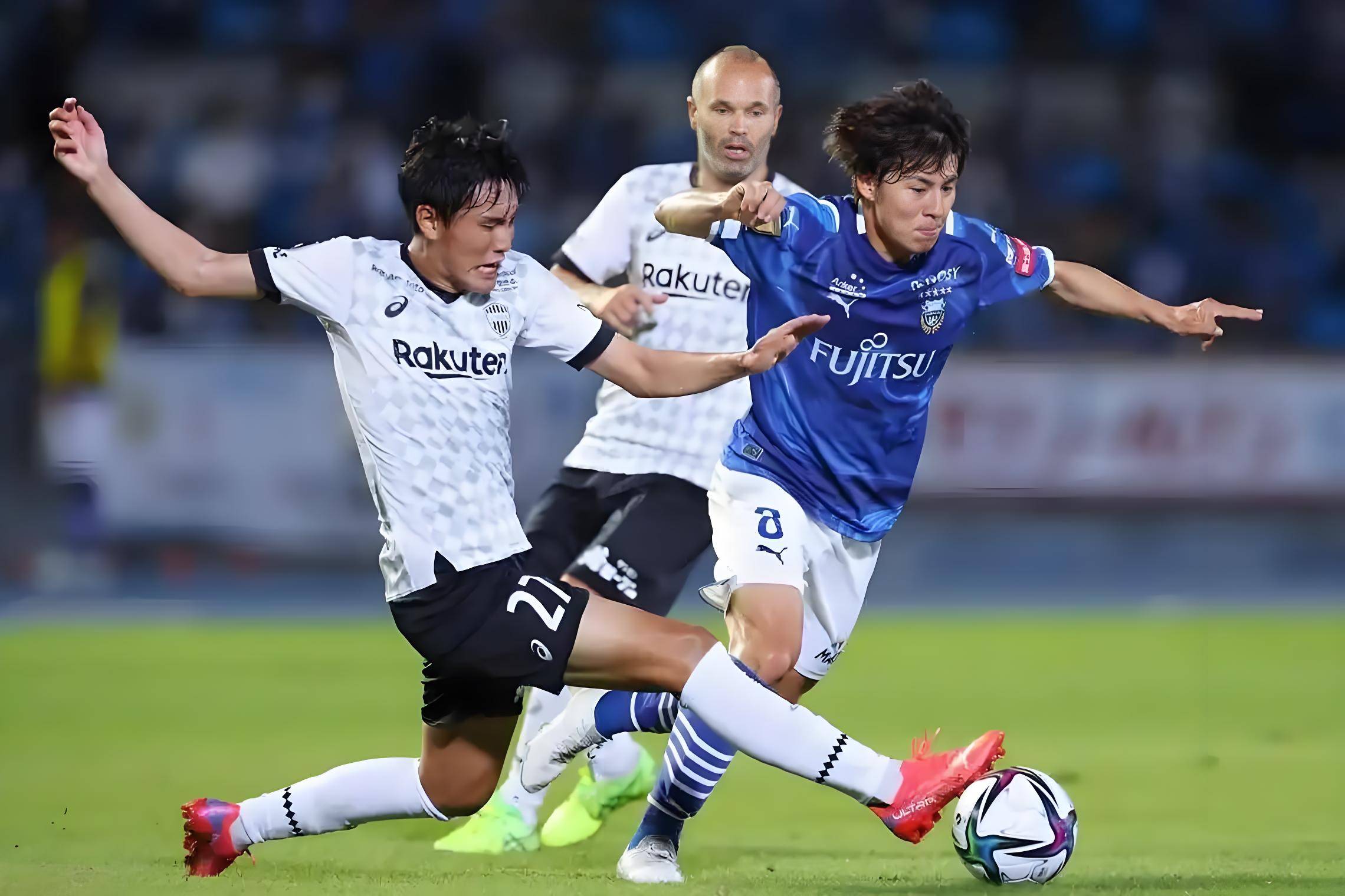 横滨水手主场告负，球员表现出色