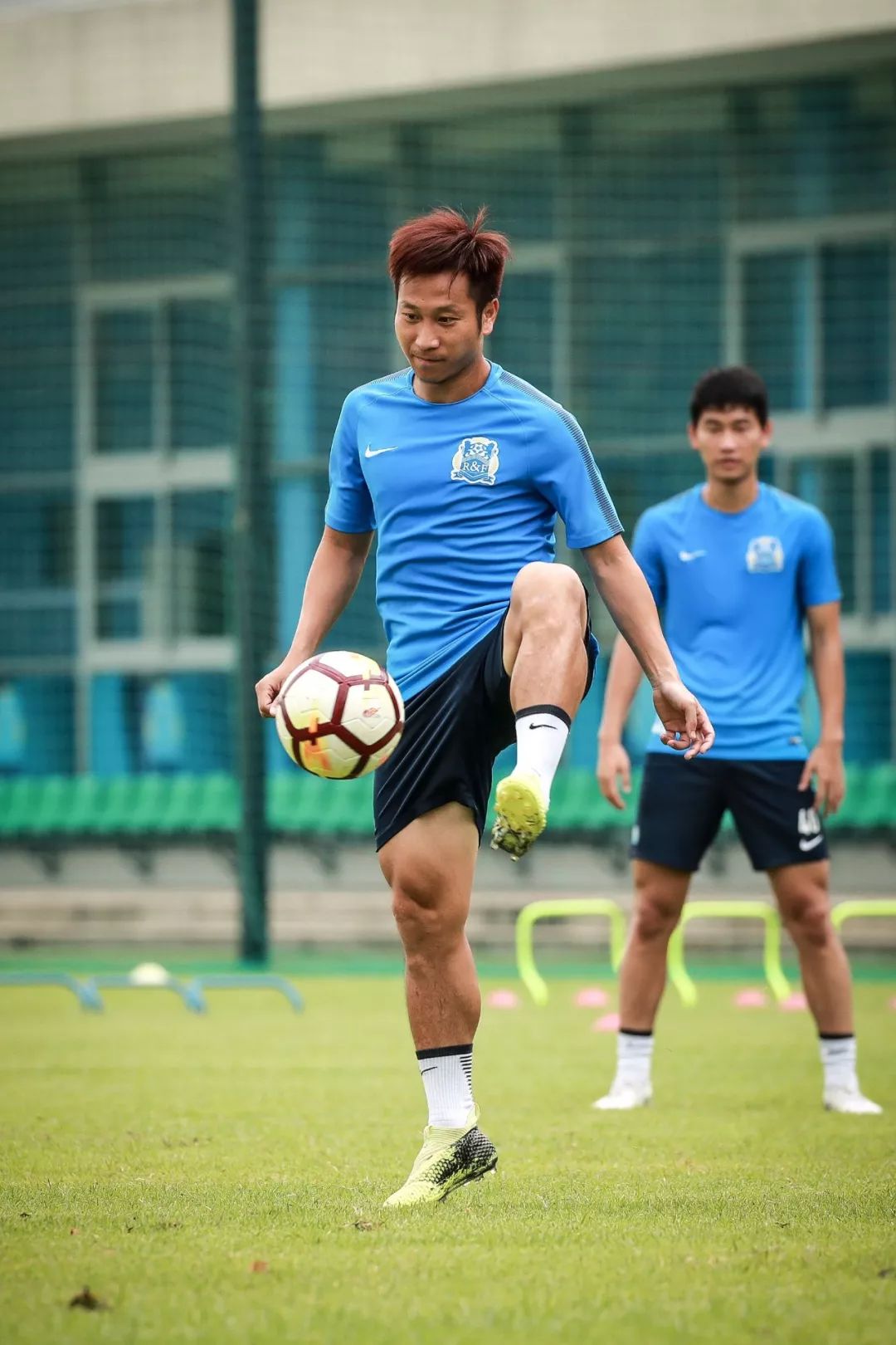 重庆斯威主场战平深圳佳兆业，保持不败