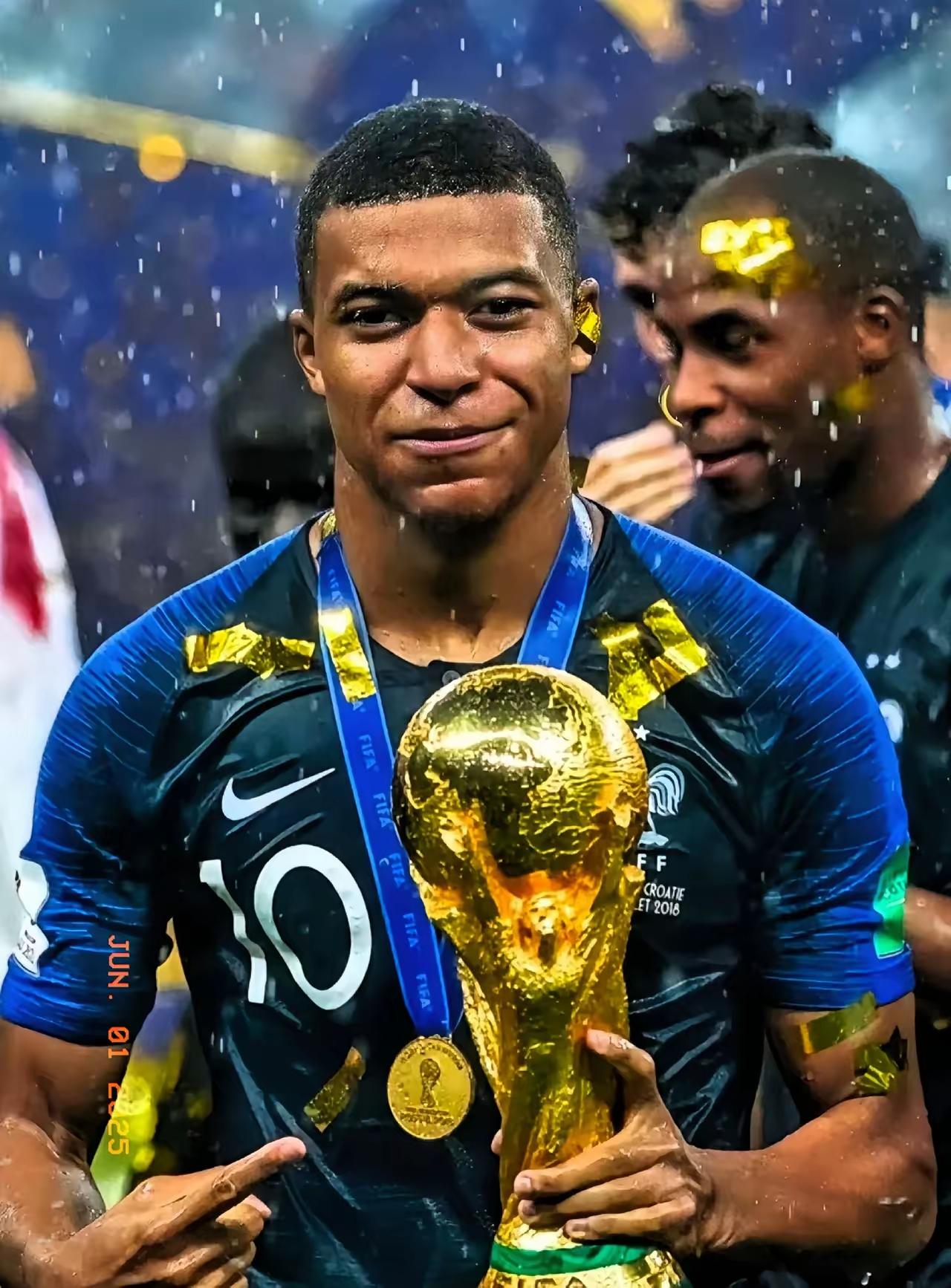 关于巴黎圣日耳曼终止主帅合同，球员心情低落的信息