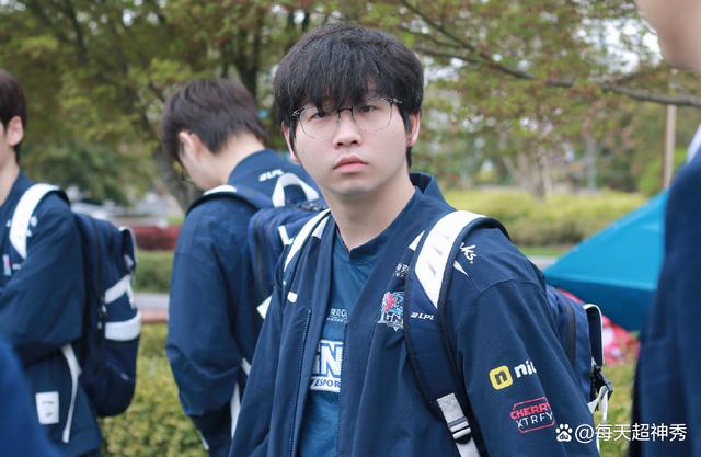 EG横扫HLE，Scout拿下关键大龙焦点之战成都决赛之夜，锁定晋级资格