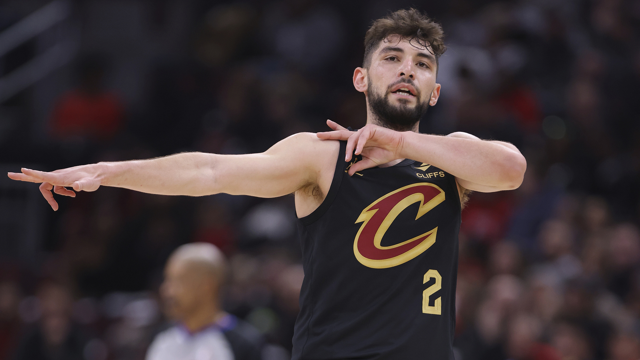 关于骑士客场击败公牛，保持不败纪录的信息