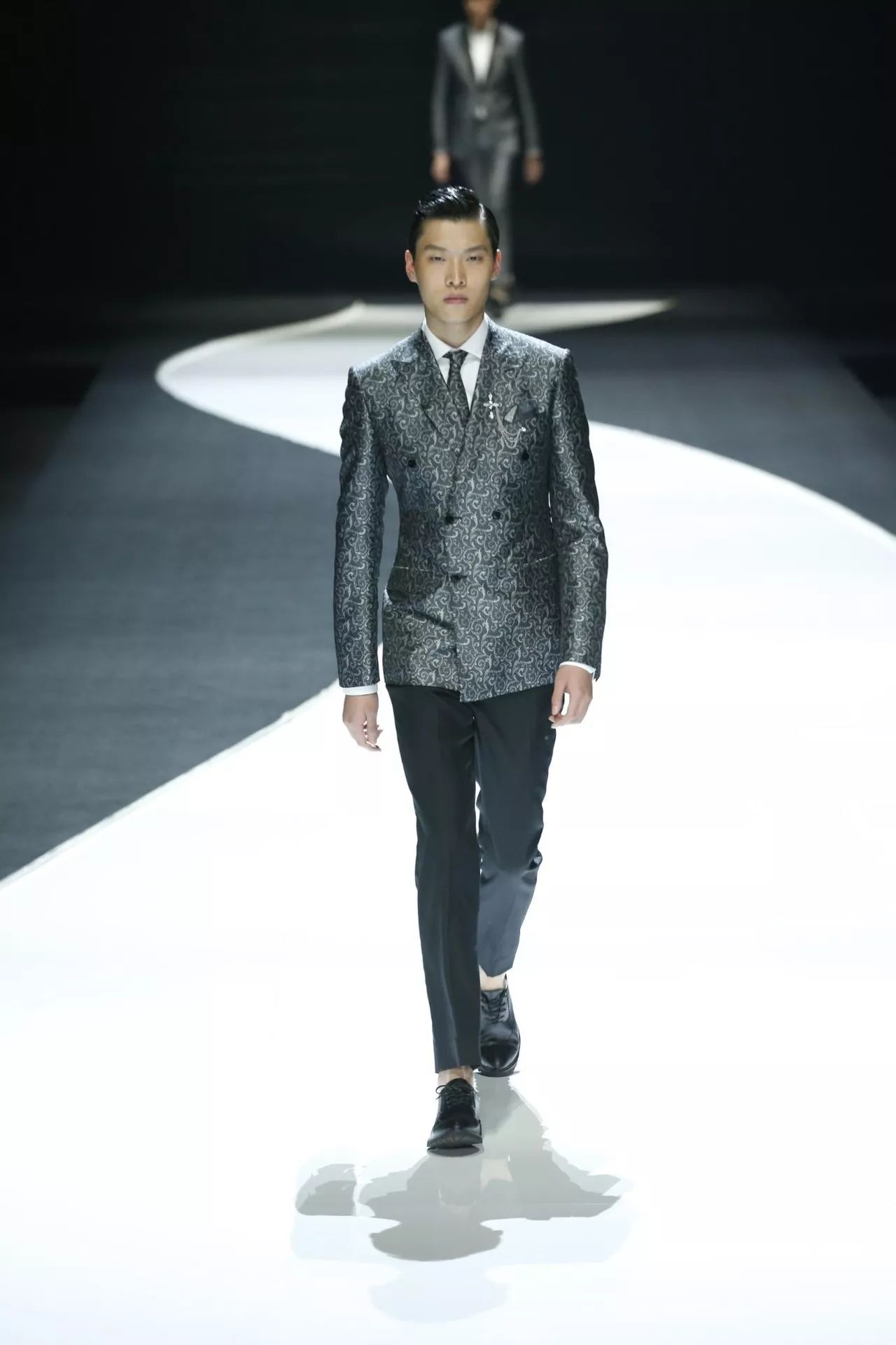 篮球时装周盛大开幕，球员秀时尚风采