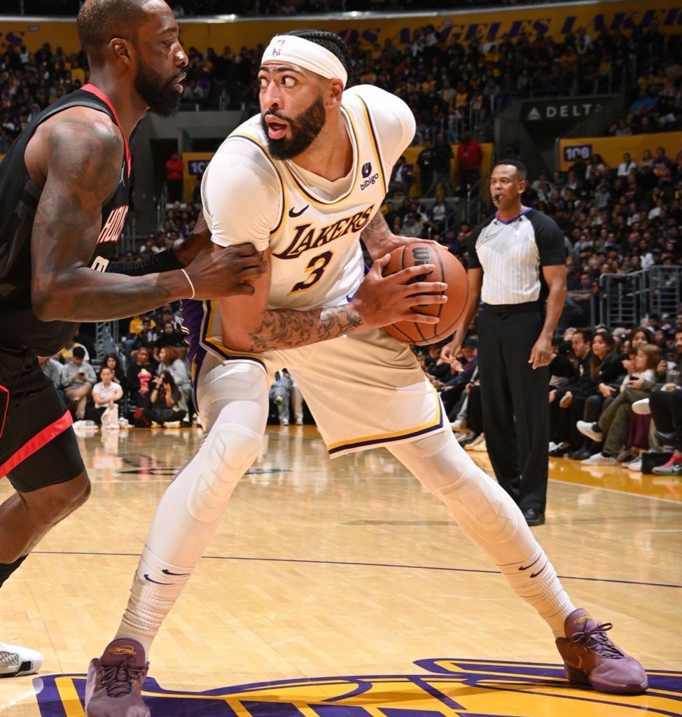 湖人战胜火箭，晋级西部决赛