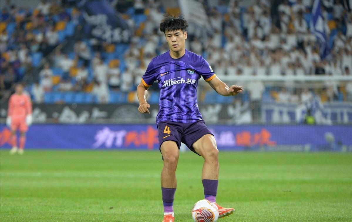 大连人队士气低迷，战绩下滑令人担忧